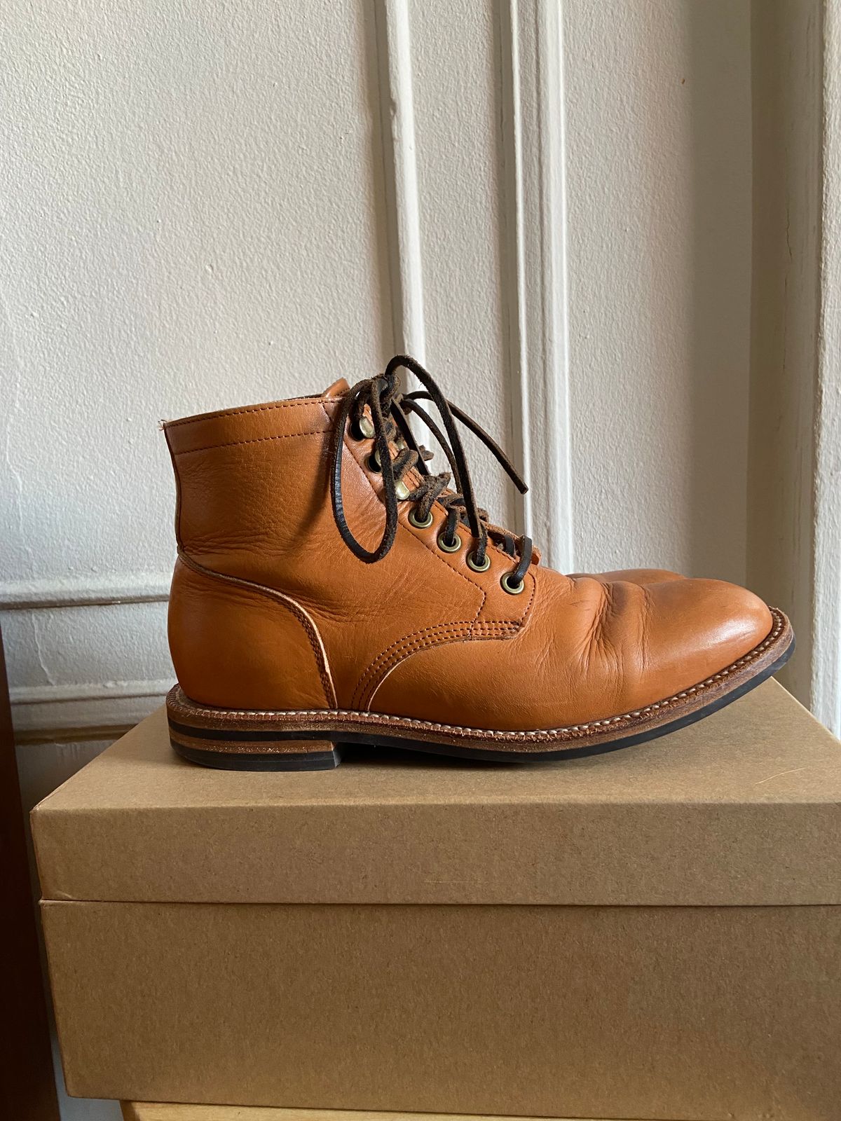 Photo by bootsabouttown on February 5, 2023 of the Grant Stone Diesel Boot in Horween English Tan Essex.