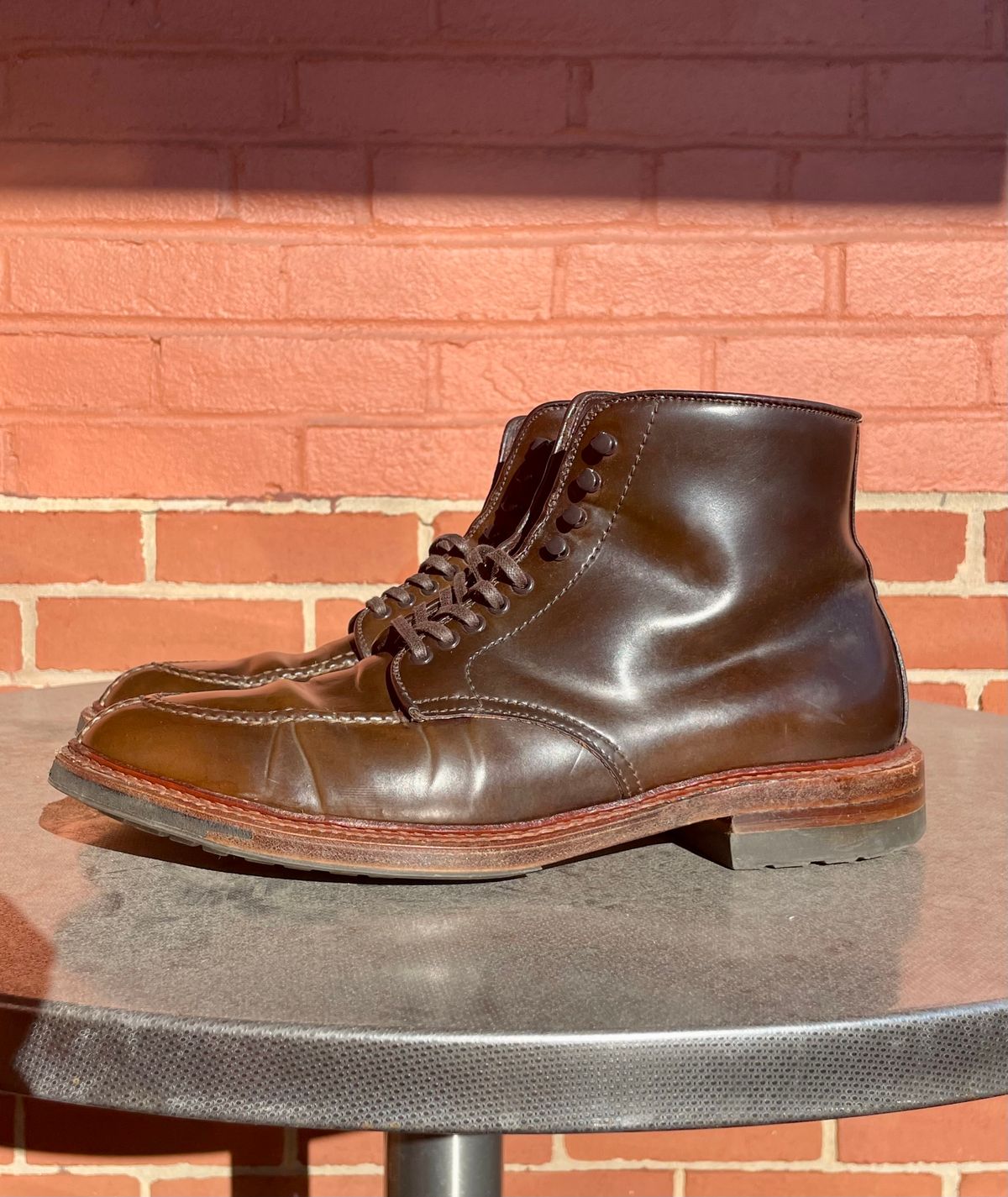 Photo by yallgotbibergs on January 1, 2023 of the Alden Tanker Boot in Horween Cigar Shell Cordovan.