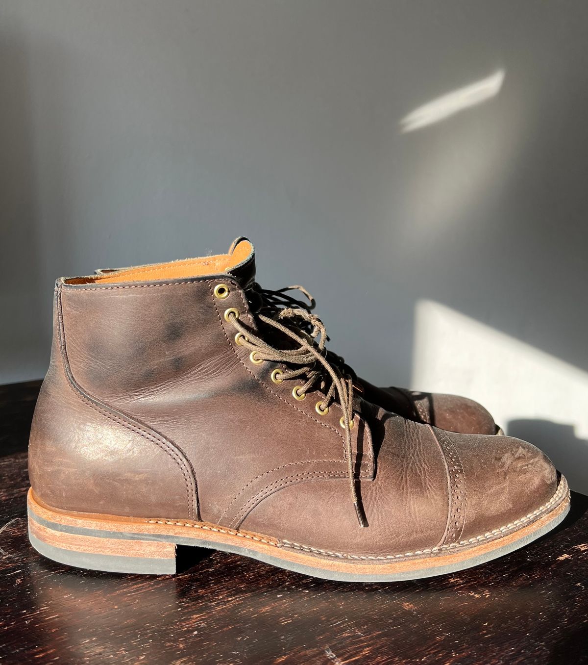Photo by Marcel_K on March 4, 2023 of the Viberg Service Boot BCT in Maryam 1071 Port Vitello Calf Nubuck.