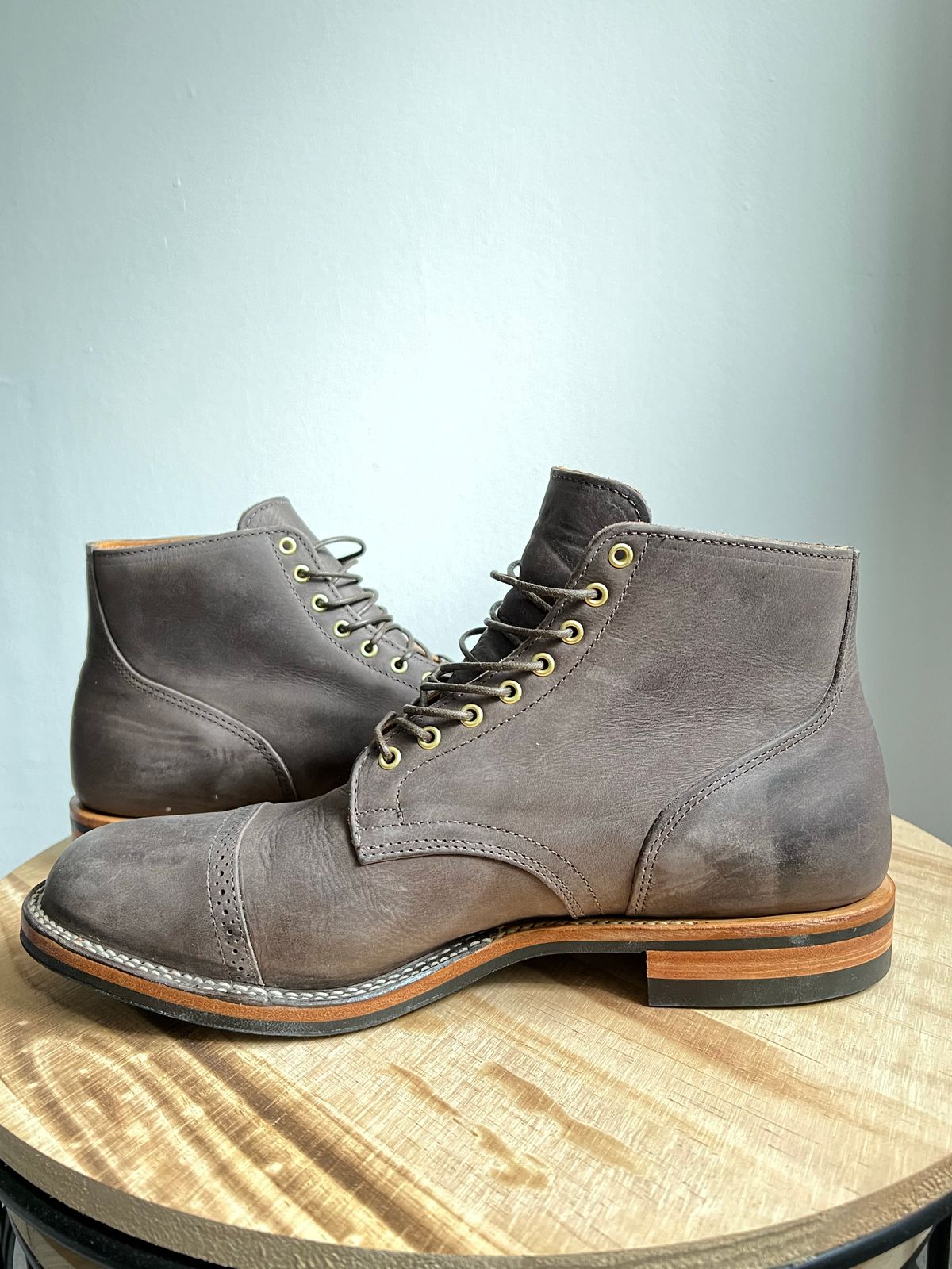 Photo by Marcel_K on October 1, 2022 of the Viberg Service Boot BCT in Maryam 1071 Port Vitello Calf Nubuck.