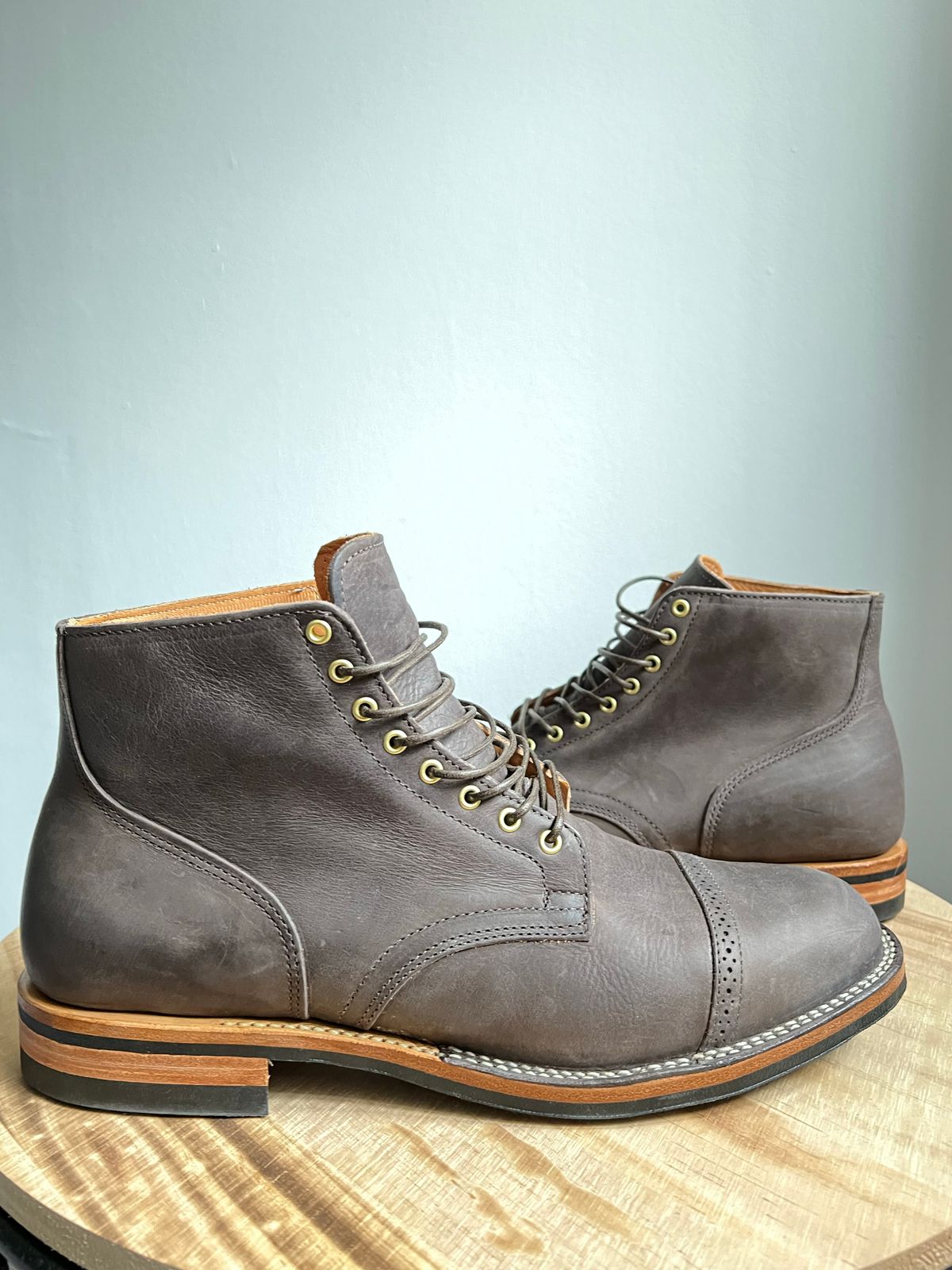 Photo by Marcel_K on October 1, 2022 of the Viberg Service Boot BCT in Maryam 1071 Port Vitello Calf Nubuck.
