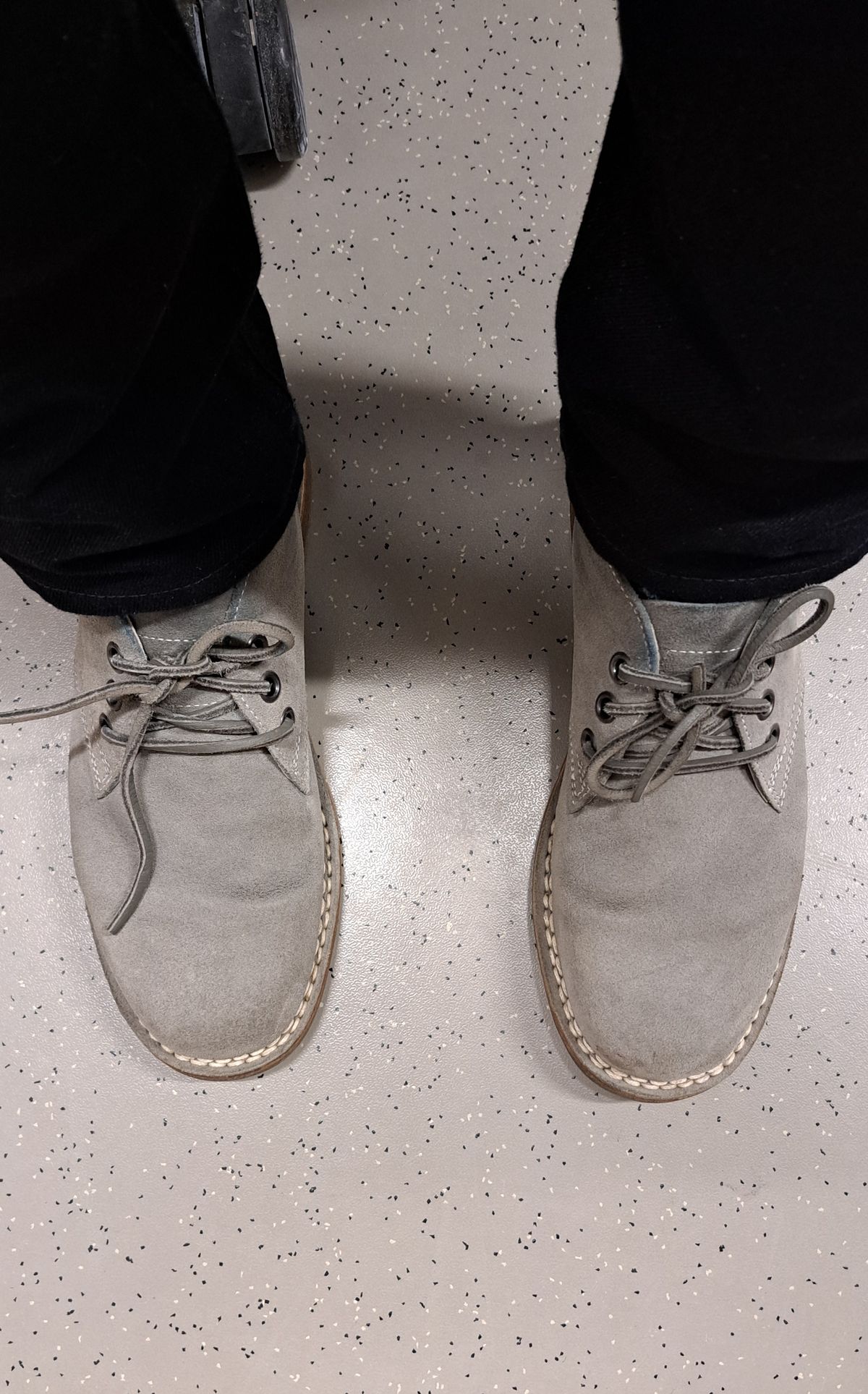 Photo by aun on January 3, 2023 of the Alpschuh Unknown Model in Grey Suede.