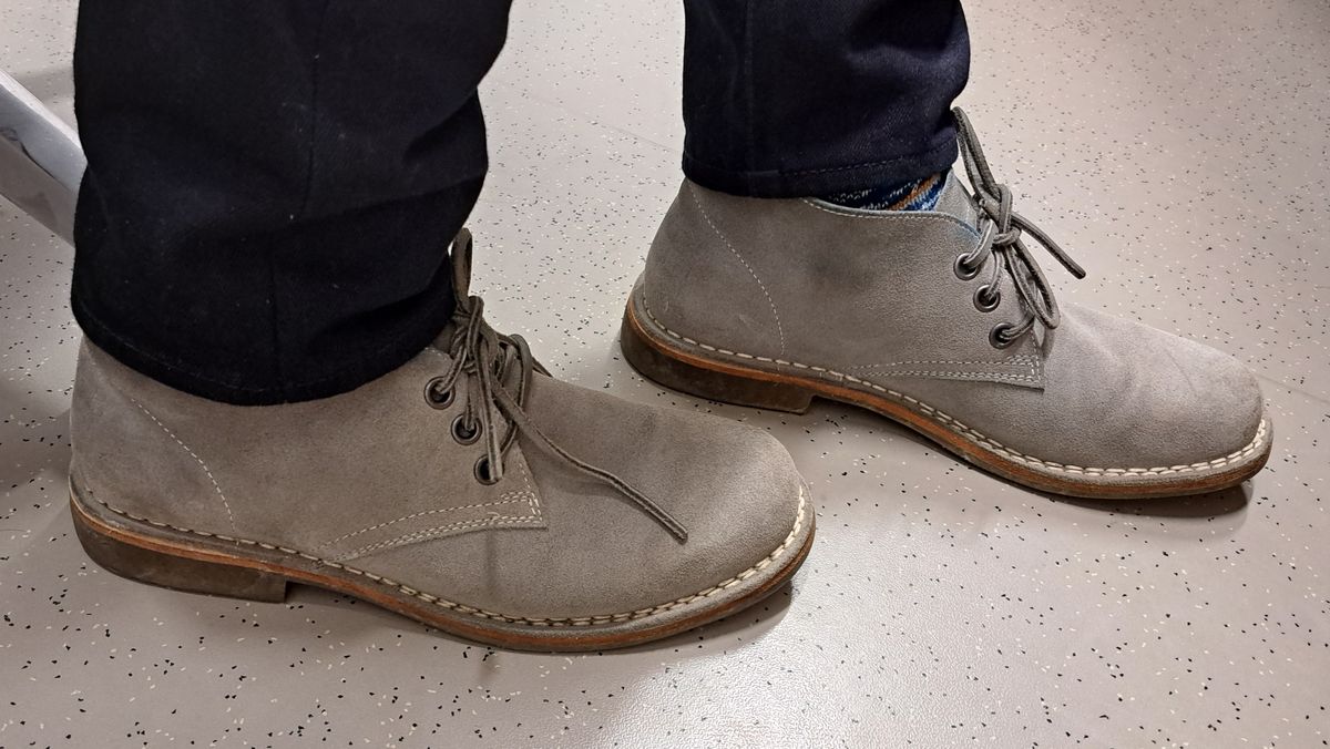 Photo by aun on January 3, 2023 of the Alpschuh Unknown Model in Grey Suede.