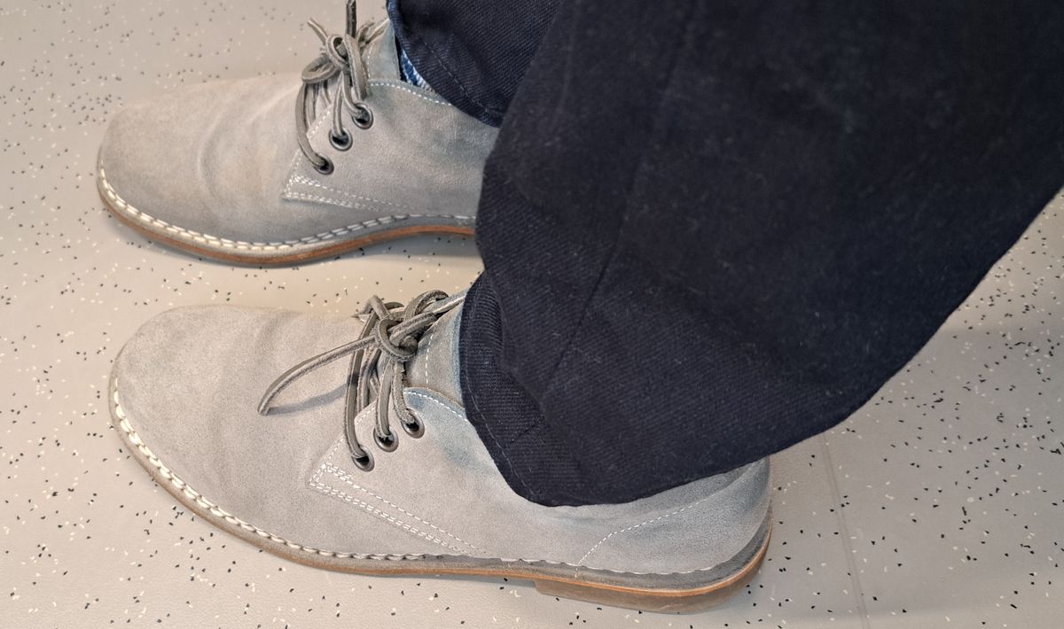 Photo by aun on February 28, 2023 of the Alpschuh Unknown Model in Grey Suede.