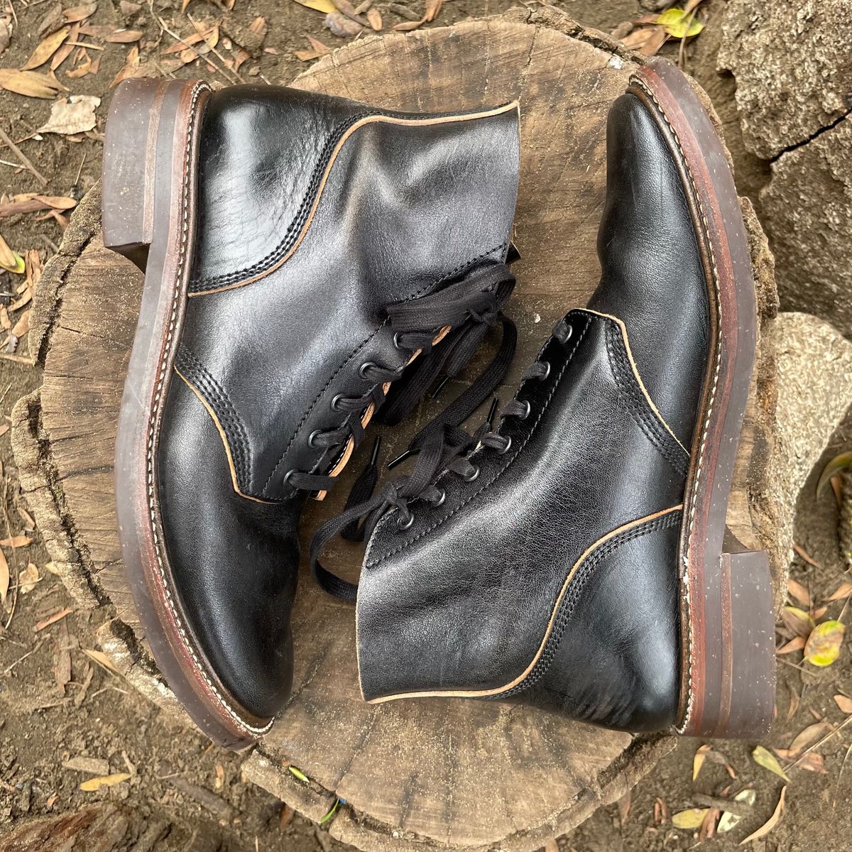 Photo by paoaboot on December 3, 2023 of the John Lofgren M-43 Service Shoes in Shinki Black Teacore Horsebutt.
