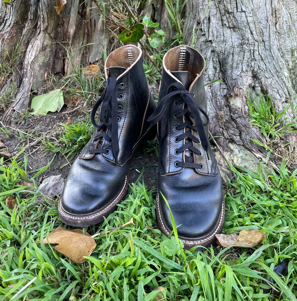Photo by paoaboot on January 1, 2024 of the John Lofgren M-43 Service Shoes in Shinki Black Teacore Horsebutt.