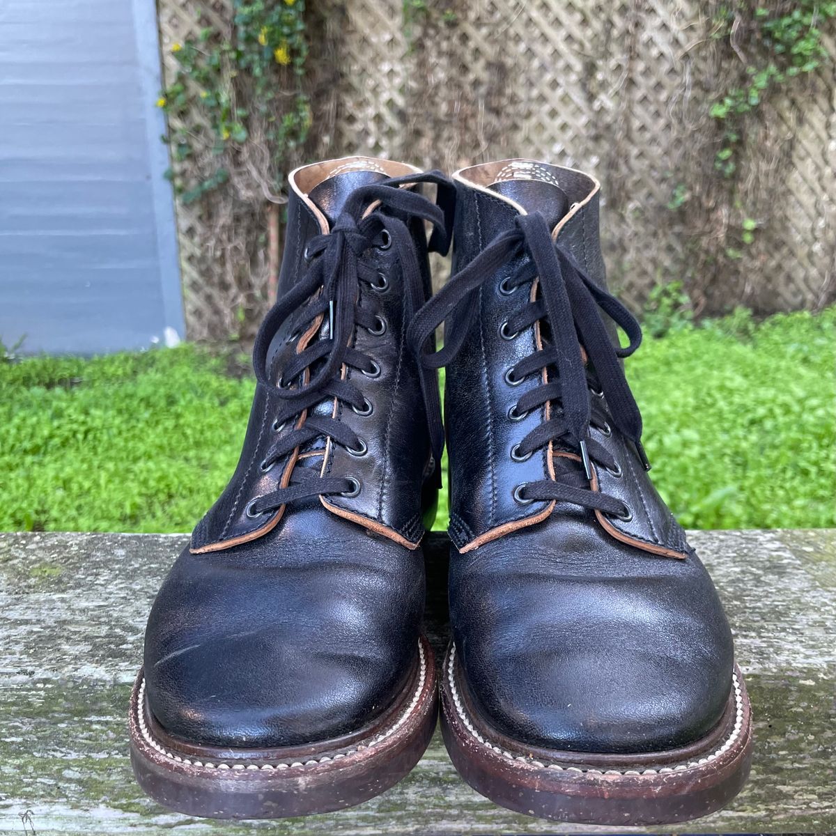 Photo by paoaboot on January 1, 2024 of the John Lofgren M-43 Service Shoes in Shinki Black Teacore Horsebutt.