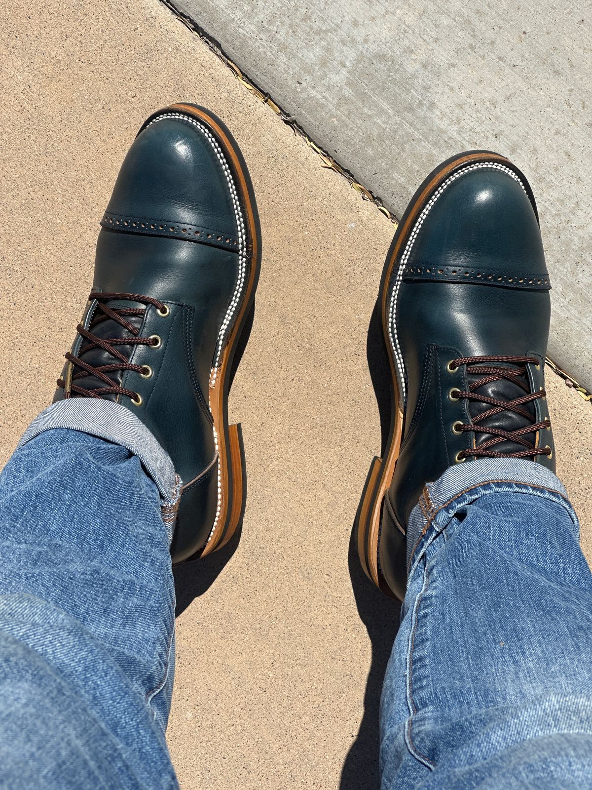 Photo by austinrylees on March 1, 2024 of the Unmarked DB Hunter in Horween Navy Chromexcel.