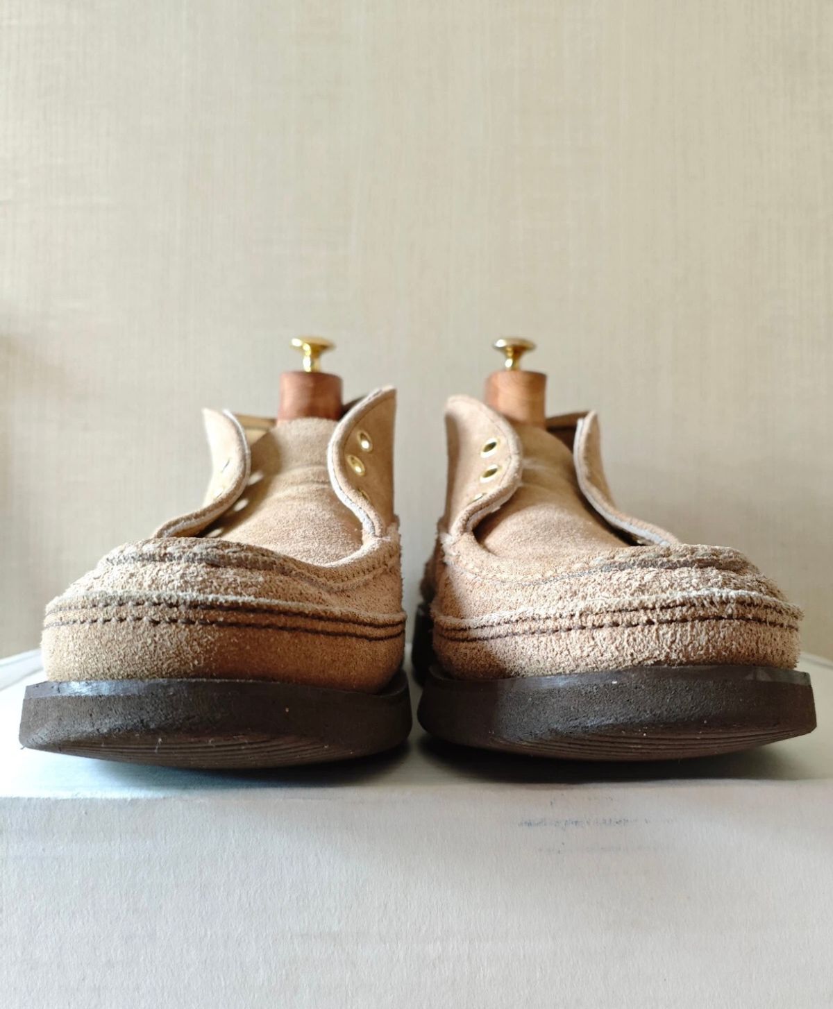 Photo by austinrylees on June 17, 2025 of the Russell Moccasin Co. Premier Chukka in Tan Laramie Suede.