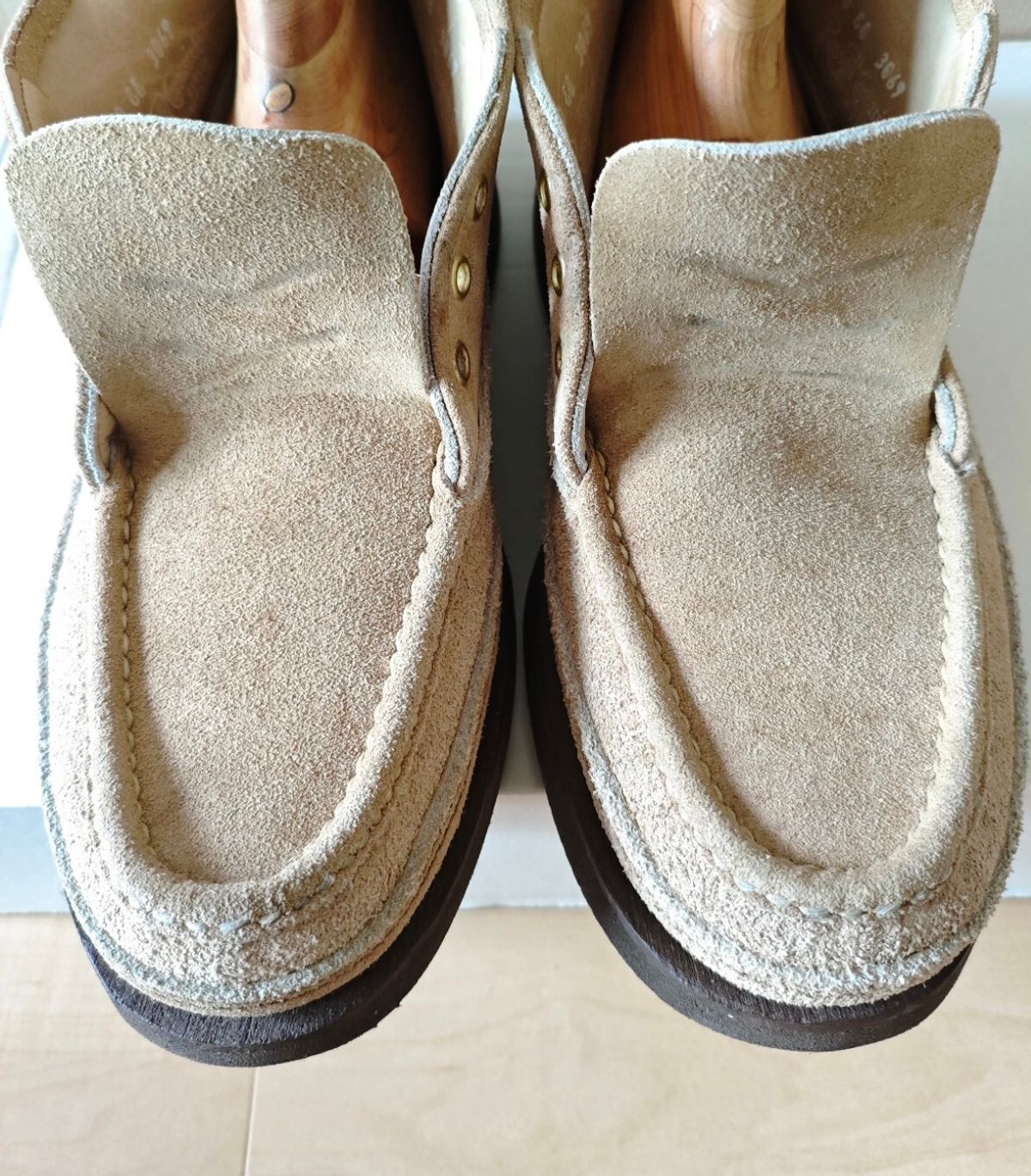 Photo by austinrylees on June 17, 2025 of the Russell Moccasin Co. Premier Chukka in Tan Laramie Suede.