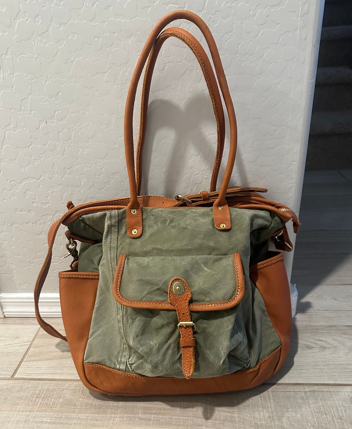 Photo by austinrylees on August 3, 2025 of the Iron Boots Tote Bag in Seidel Brown Oil Tan.