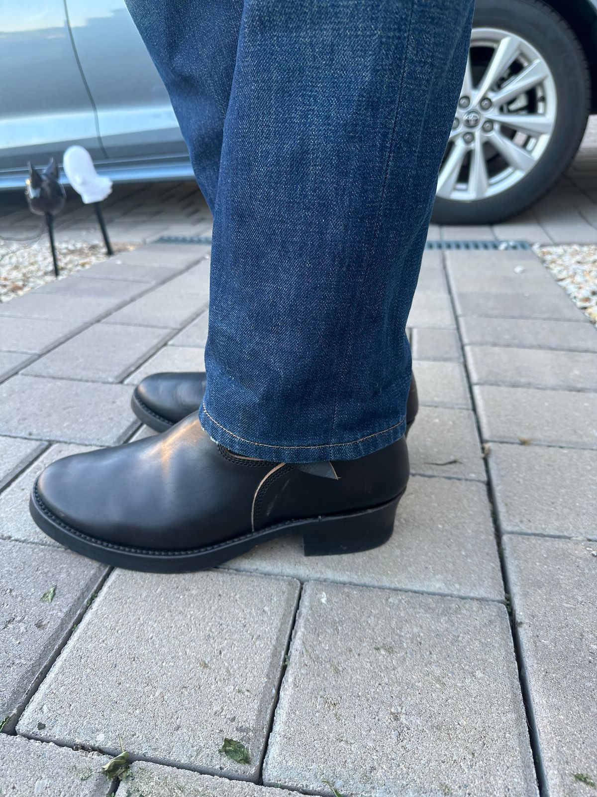 Photo by austinrylees on October 17, 2025 of the Addict Boots AB-01 Engineer Boots in Maryam Black Teacore Horsebutt.