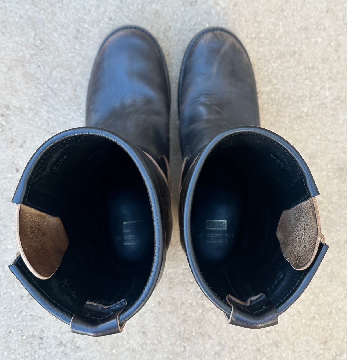 Photo by austinrylees on November 2, 2025 of the Addict Boots AB-01 Engineer Boots in Maryam Black Teacore Horsebutt.