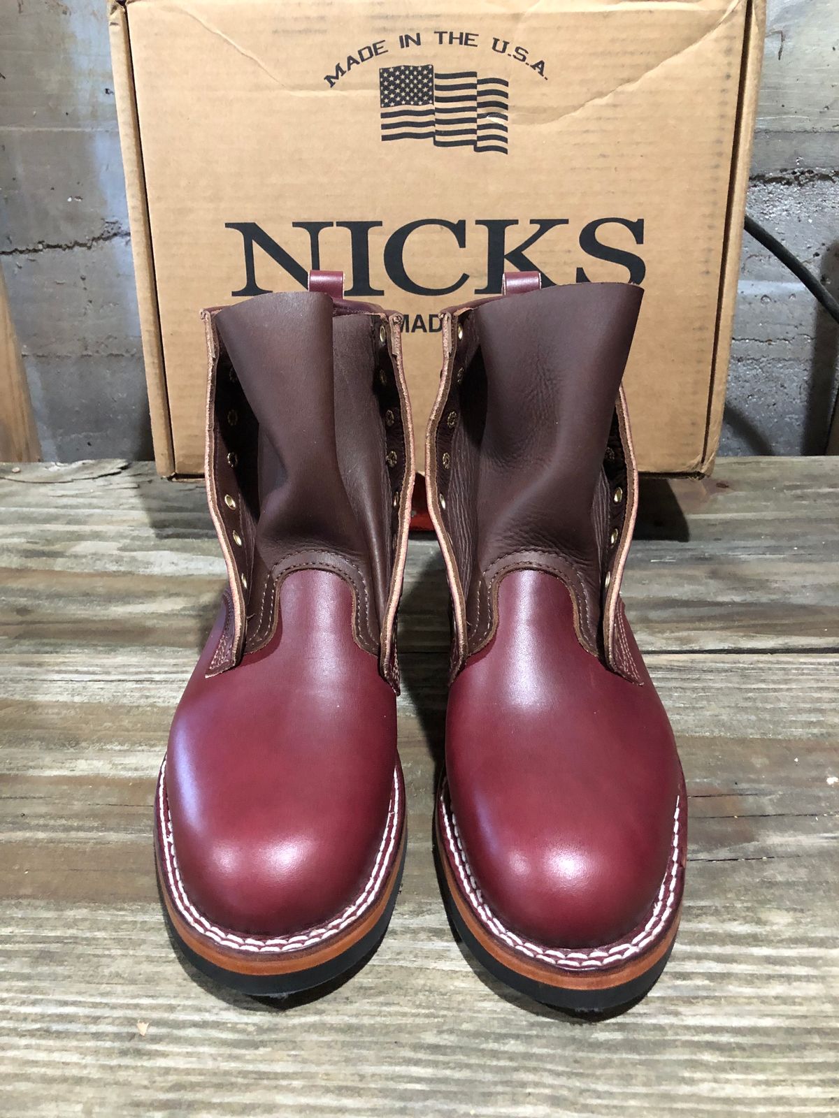 Photo by dj1989 on October 2, 2023 of the Nicks x Parkhurst V1 in Wickett & Craig Burgundy English Bridle.