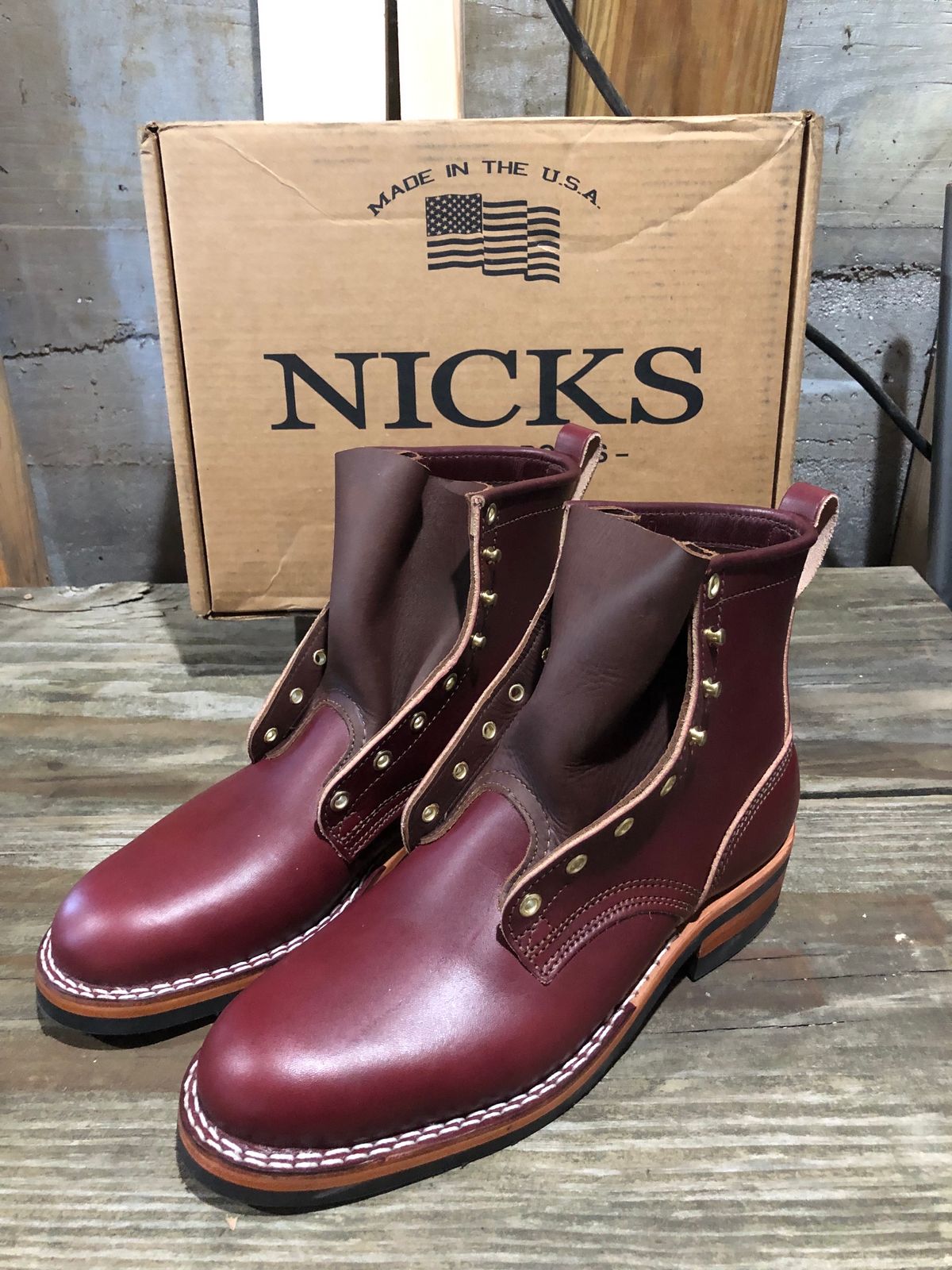 Photo by dj1989 on October 2, 2023 of the Nicks x Parkhurst V1 in Wickett & Craig Burgundy English Bridle.