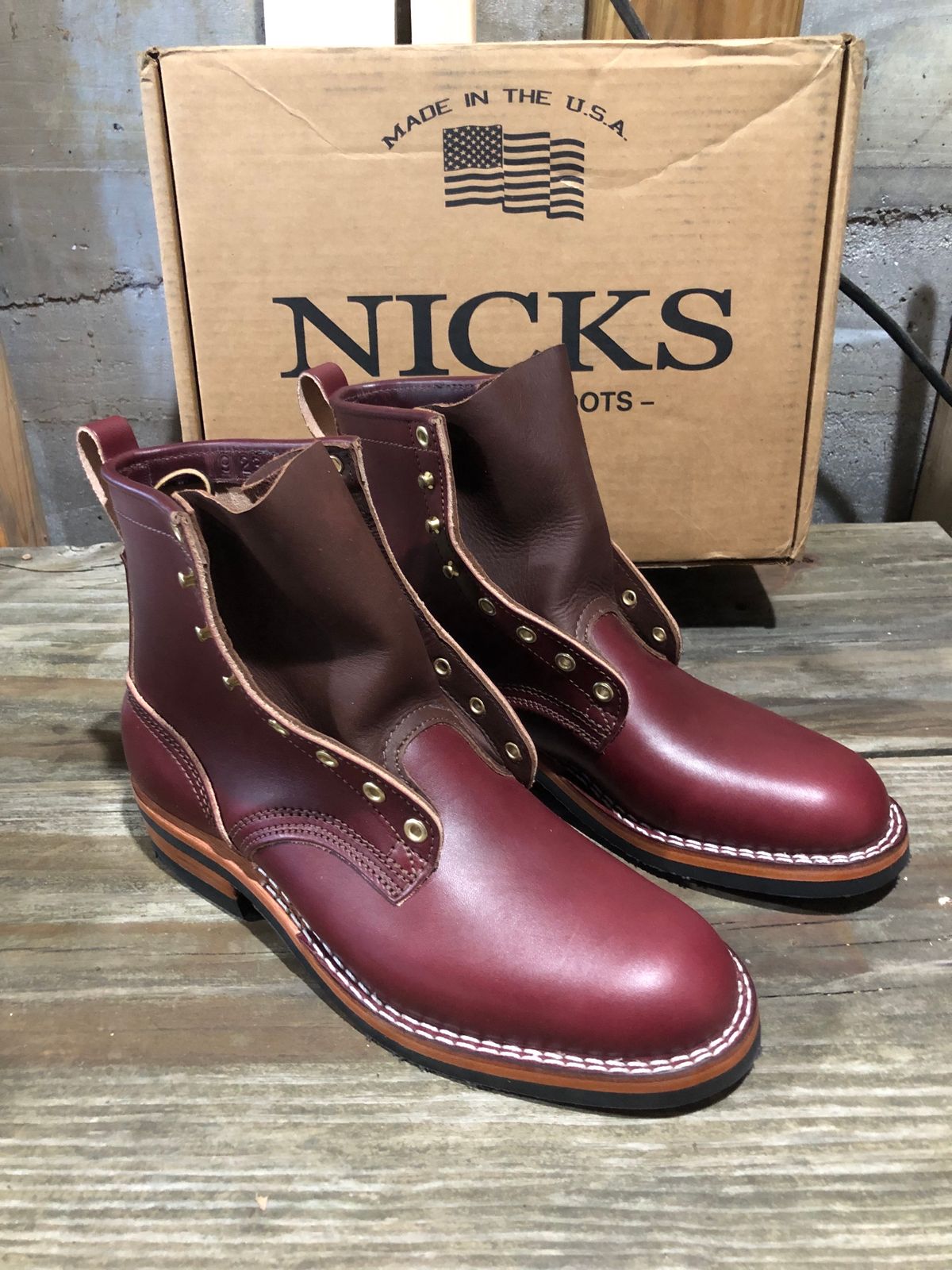 Photo by dj1989 on October 2, 2023 of the Nicks x Parkhurst V1 in Wickett & Craig Burgundy English Bridle.