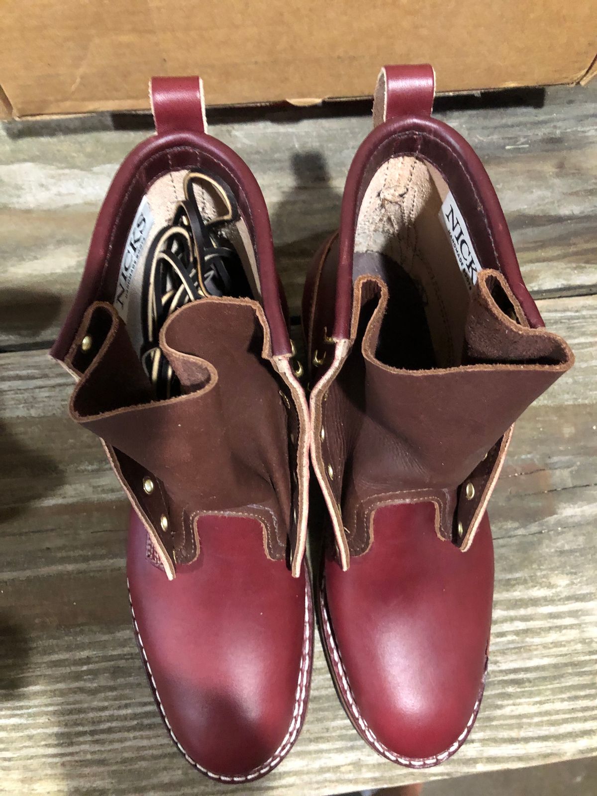 Photo by dj1989 on October 3, 2023 of the Nicks x Parkhurst V1 in Wickett & Craig Burgundy English Bridle.