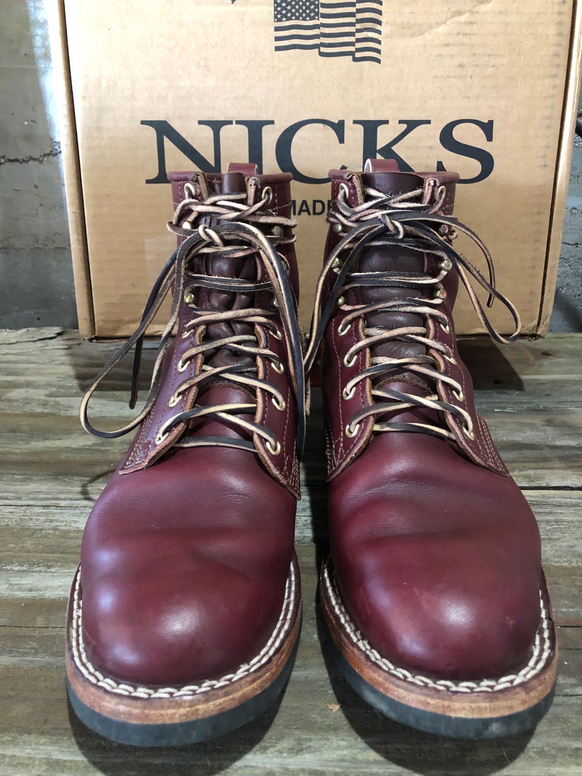 Photo by dj1989 on November 4, 2023 of the Nicks x Parkhurst V1 in Wickett & Craig Burgundy English Bridle.