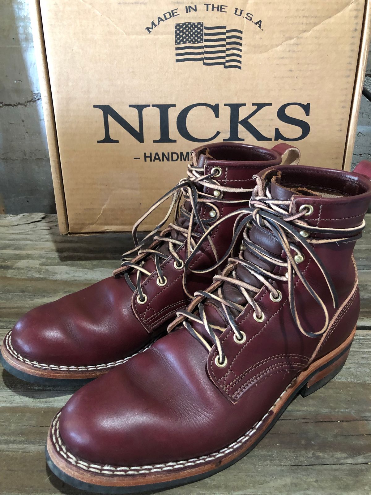 Photo by dj1989 on November 4, 2023 of the Nicks x Parkhurst V1 in Wickett & Craig Burgundy English Bridle.