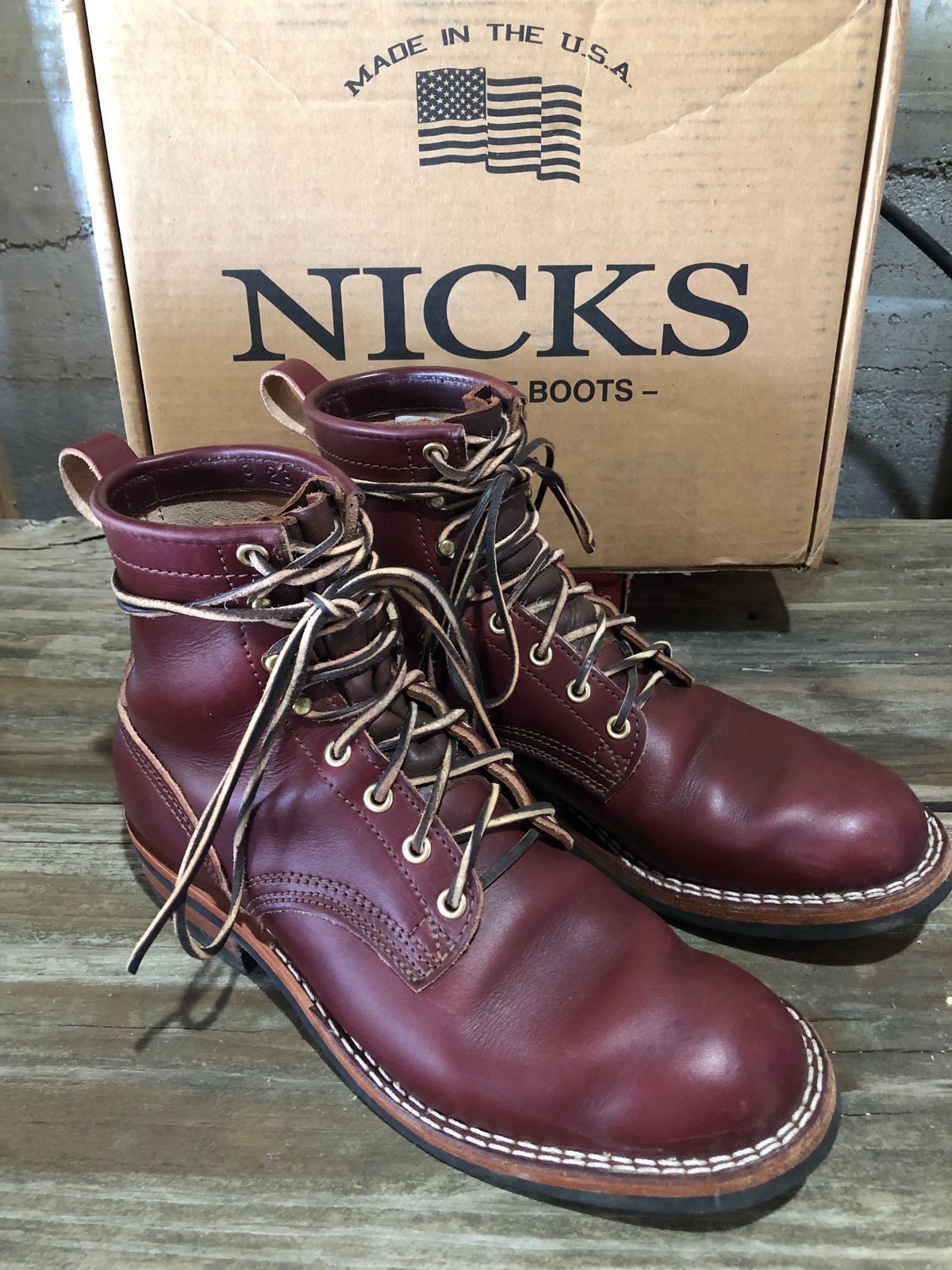Photo by dj1989 on November 4, 2023 of the Nicks x Parkhurst V1 in Wickett & Craig Burgundy English Bridle.