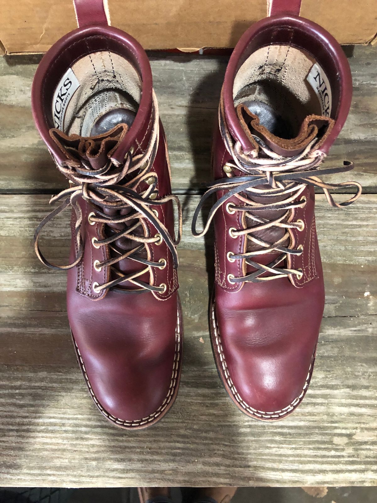 Photo by dj1989 on November 4, 2023 of the Nicks x Parkhurst V1 in Wickett & Craig Burgundy English Bridle.