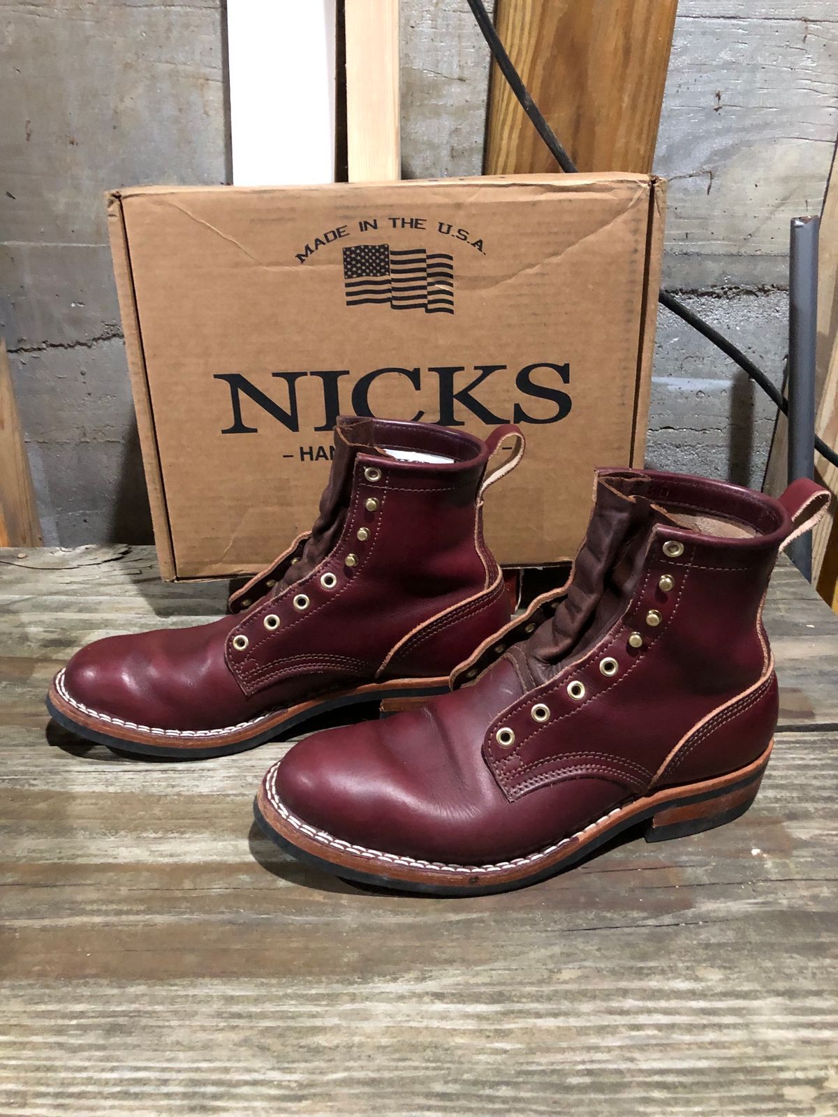 Photo by dj1989 on December 3, 2023 of the Nicks x Parkhurst V1 in Wickett & Craig Burgundy English Bridle.