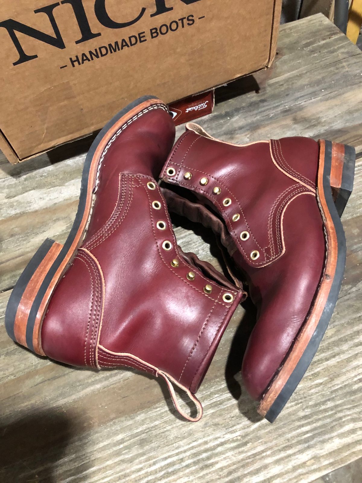Photo by dj1989 on December 3, 2023 of the Nicks x Parkhurst V1 in Wickett & Craig Burgundy English Bridle.