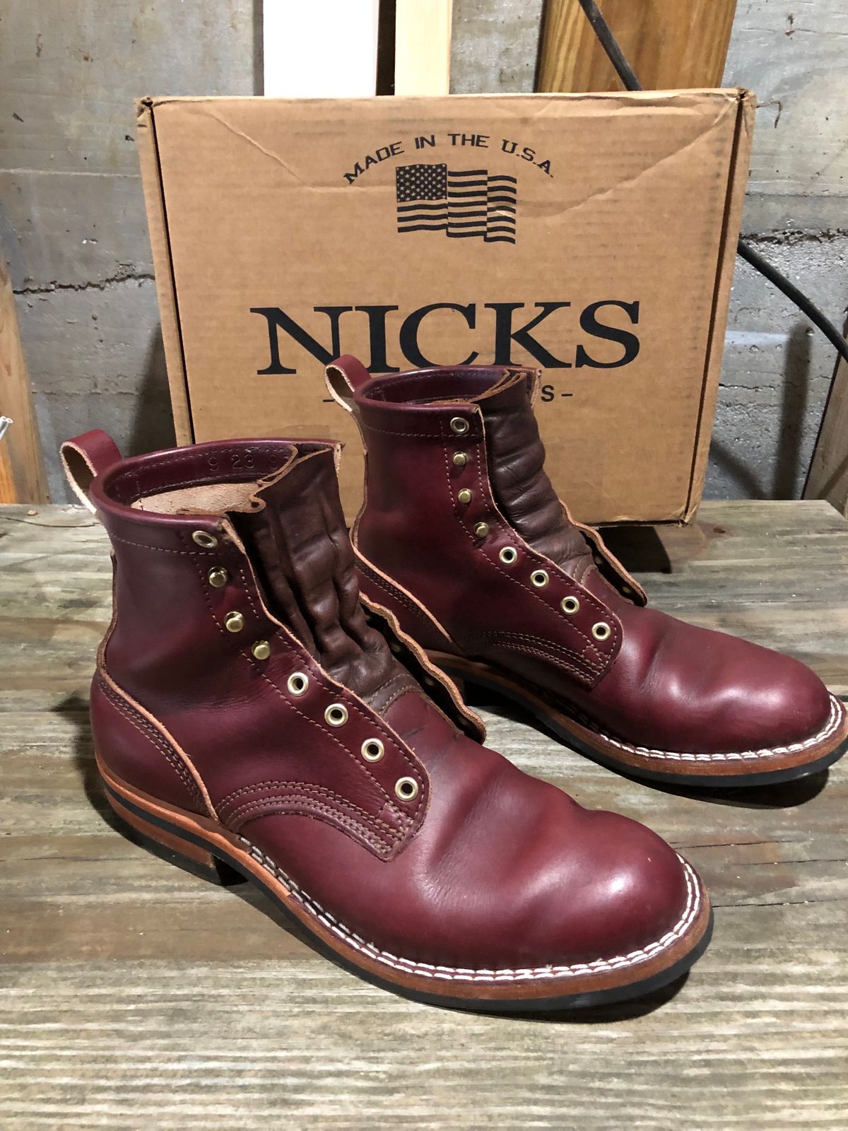 Photo by dj1989 on December 3, 2023 of the Nicks x Parkhurst V1 in Wickett & Craig Burgundy English Bridle.