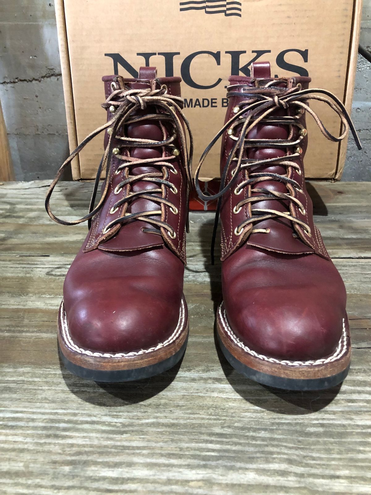 Photo by dj1989 on January 5, 2024 of the Nicks x Parkhurst V1 in Wickett & Craig Burgundy English Bridle.