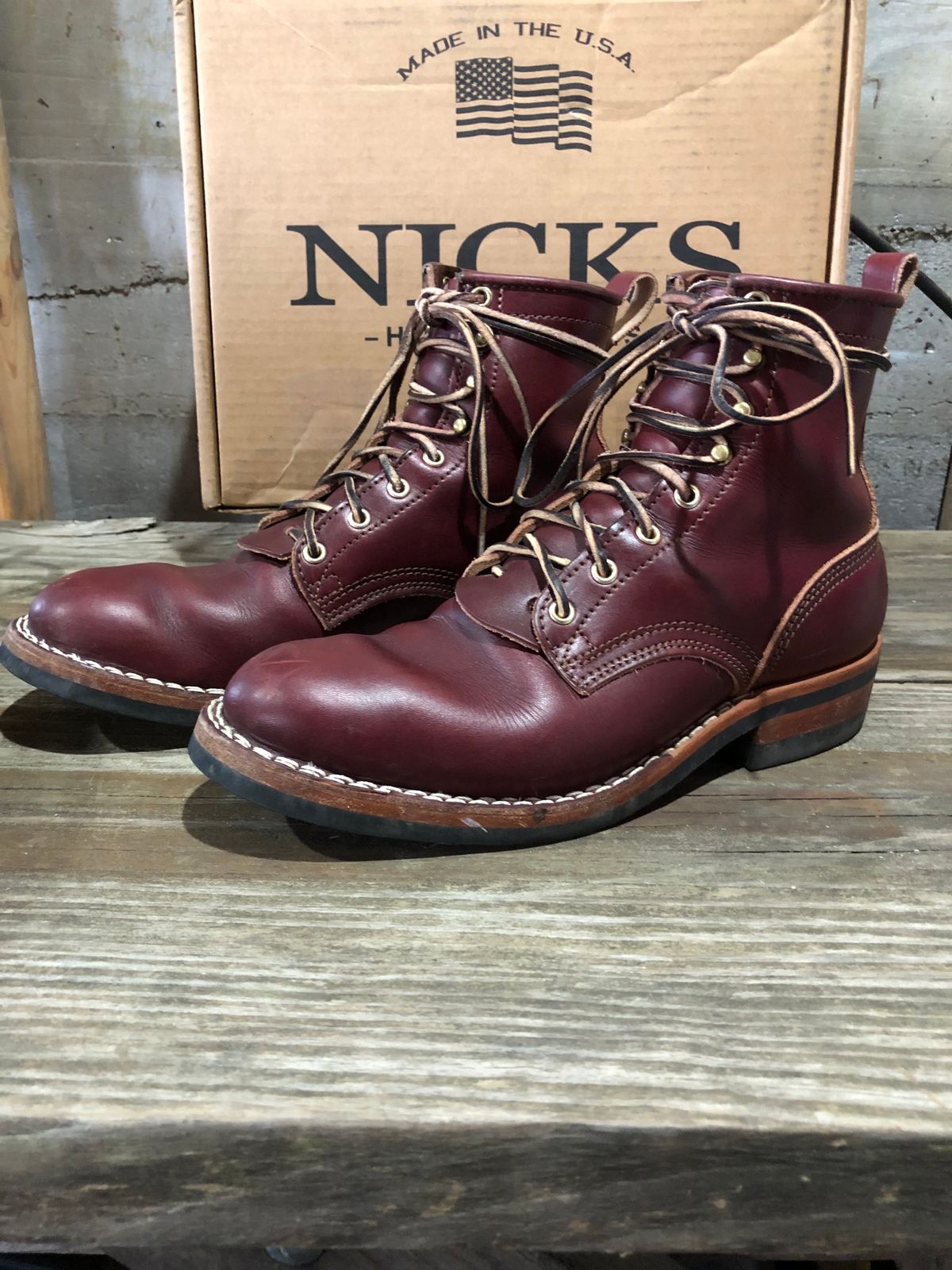 Photo by dj1989 on January 5, 2024 of the Nicks x Parkhurst V1 in Wickett & Craig Burgundy English Bridle.