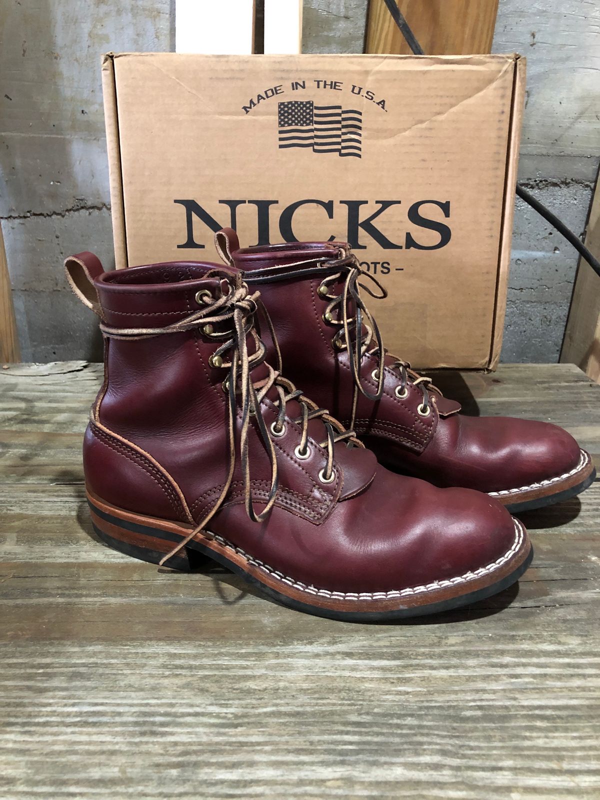 Photo by dj1989 on January 5, 2024 of the Nicks x Parkhurst V1 in Wickett & Craig Burgundy English Bridle.