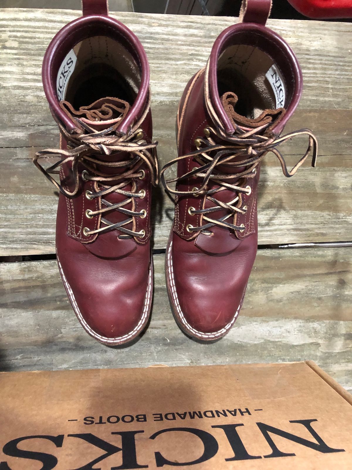 Photo by dj1989 on January 5, 2024 of the Nicks x Parkhurst V1 in Wickett & Craig Burgundy English Bridle.