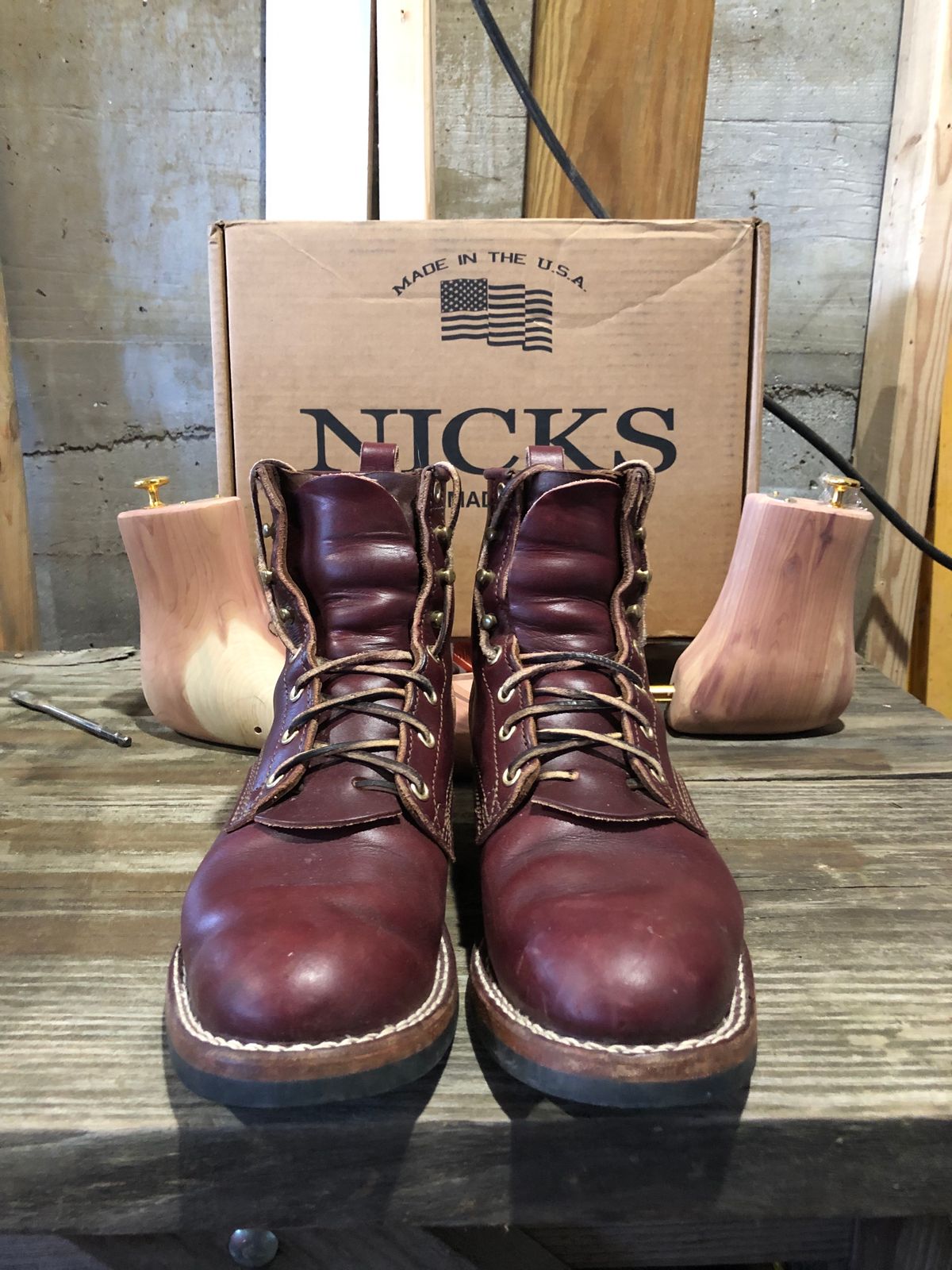 Photo by dj1989 on February 5, 2024 of the Nicks x Parkhurst V1 in Wickett & Craig Burgundy English Bridle.