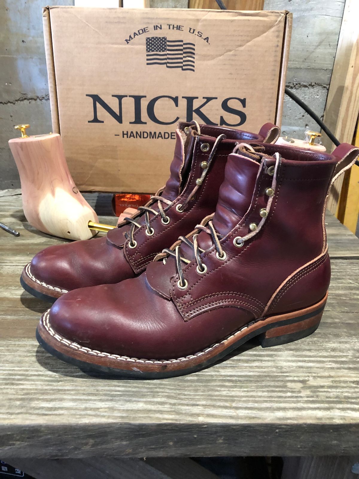 Photo by dj1989 on February 5, 2024 of the Nicks x Parkhurst V1 in Wickett & Craig Burgundy English Bridle.