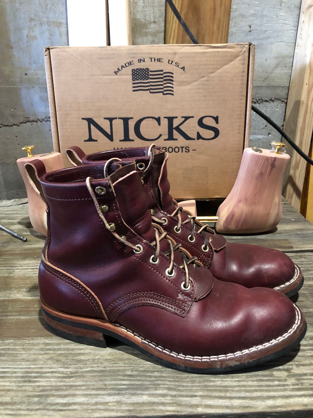 Photo by dj1989 on February 5, 2024 of the Nicks x Parkhurst V1 in Wickett & Craig Burgundy English Bridle.