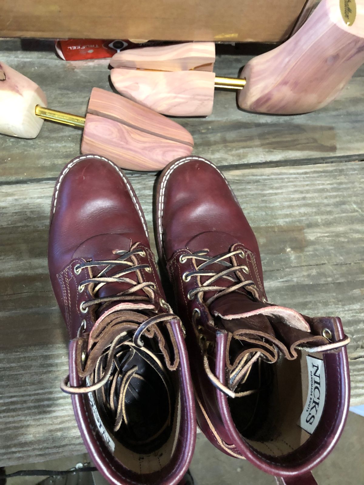 Photo by dj1989 on February 5, 2024 of the Nicks x Parkhurst V1 in Wickett & Craig Burgundy English Bridle.