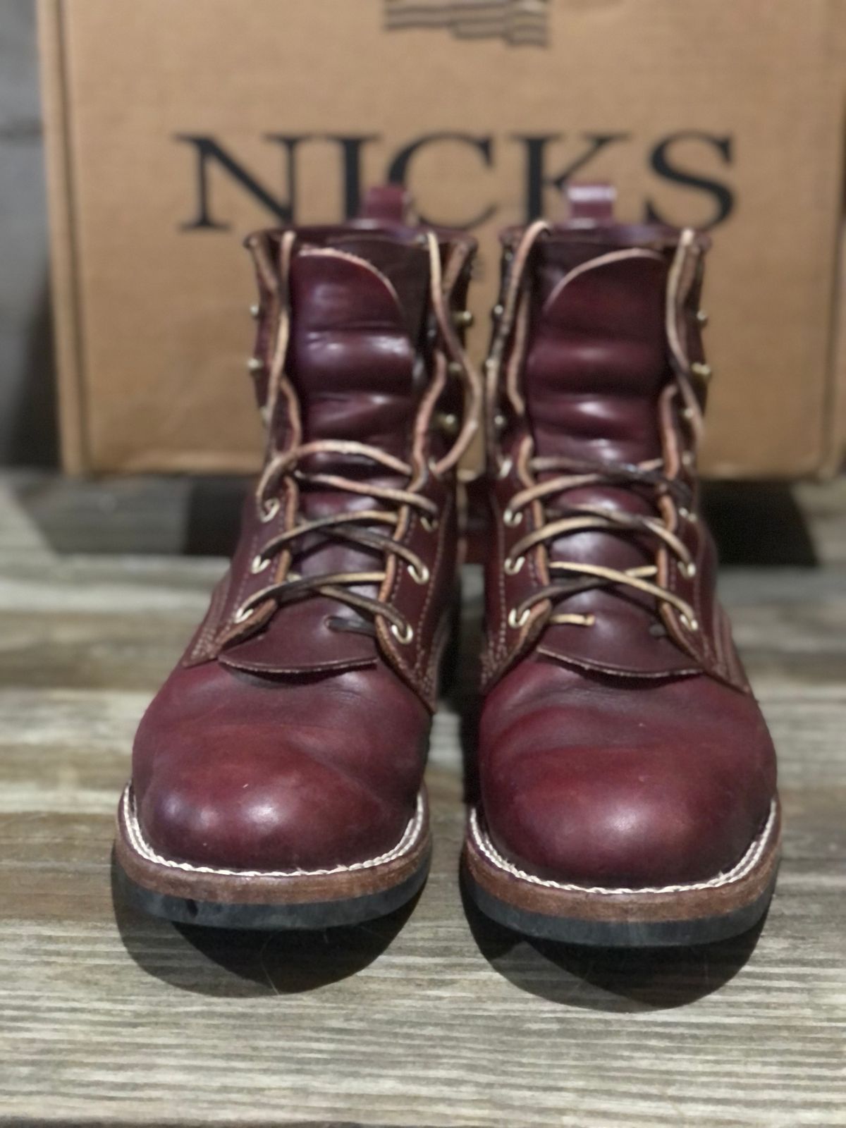 Photo by dj1989 on March 5, 2024 of the Nicks x Parkhurst V1 in Wickett & Craig Burgundy English Bridle.
