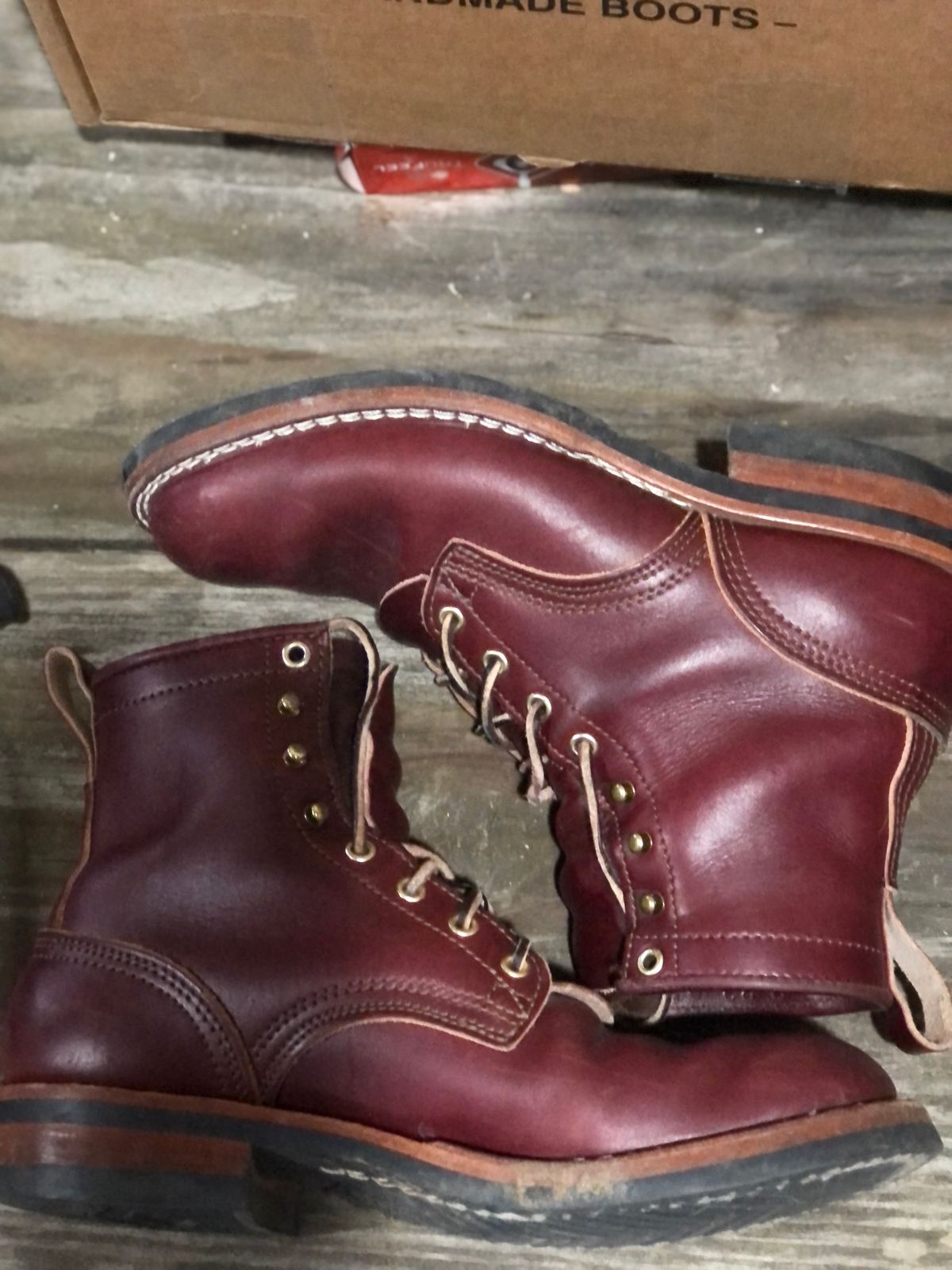 Photo by dj1989 on March 5, 2024 of the Nicks x Parkhurst V1 in Wickett & Craig Burgundy English Bridle.