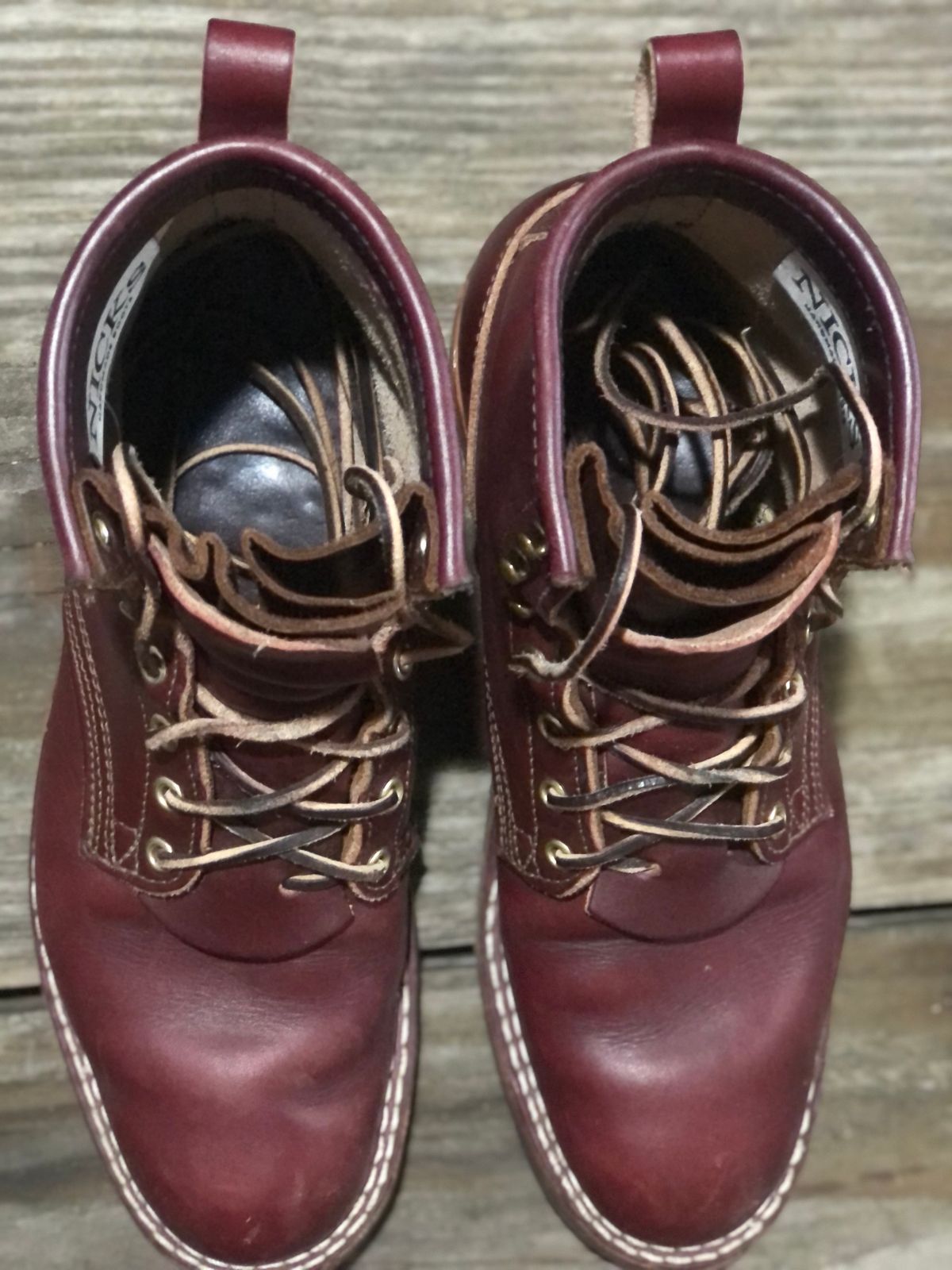 Photo by dj1989 on March 5, 2024 of the Nicks x Parkhurst V1 in Wickett & Craig Burgundy English Bridle.