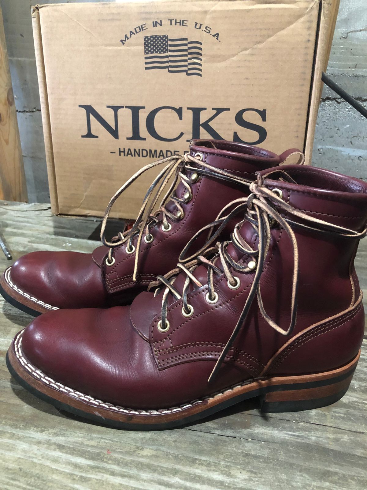 Photo by dj1989 on April 5, 2024 of the Nicks x Parkhurst V1 in Wickett & Craig Burgundy English Bridle.