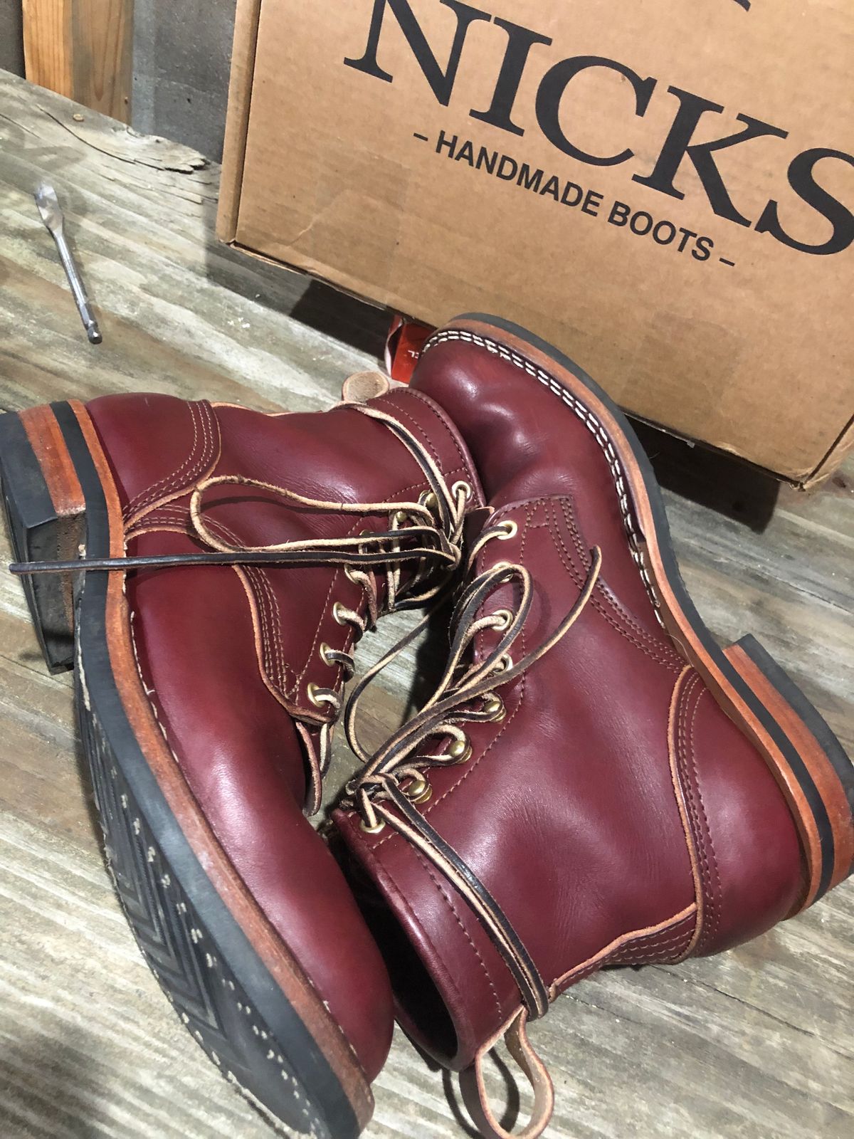 Photo by dj1989 on April 5, 2024 of the Nicks x Parkhurst V1 in Wickett & Craig Burgundy English Bridle.