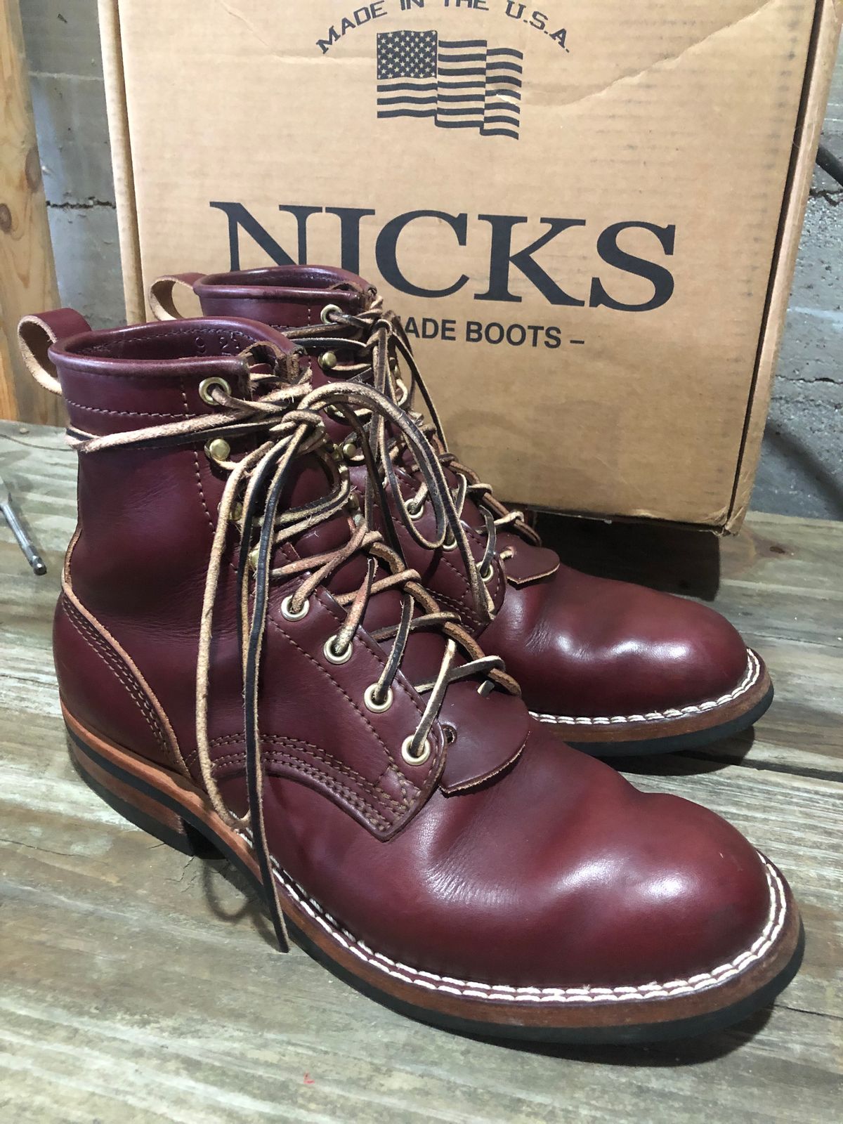 Photo by dj1989 on April 5, 2024 of the Nicks x Parkhurst V1 in Wickett & Craig Burgundy English Bridle.
