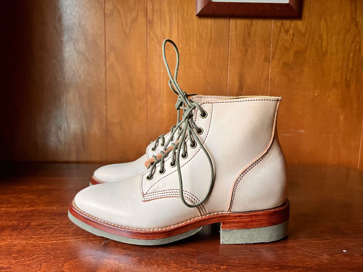 Photo by ShlomoFranklin on October 1, 2025 of the Jakkrabbits Officer Boots in Indonesian Natural Veg Tan.