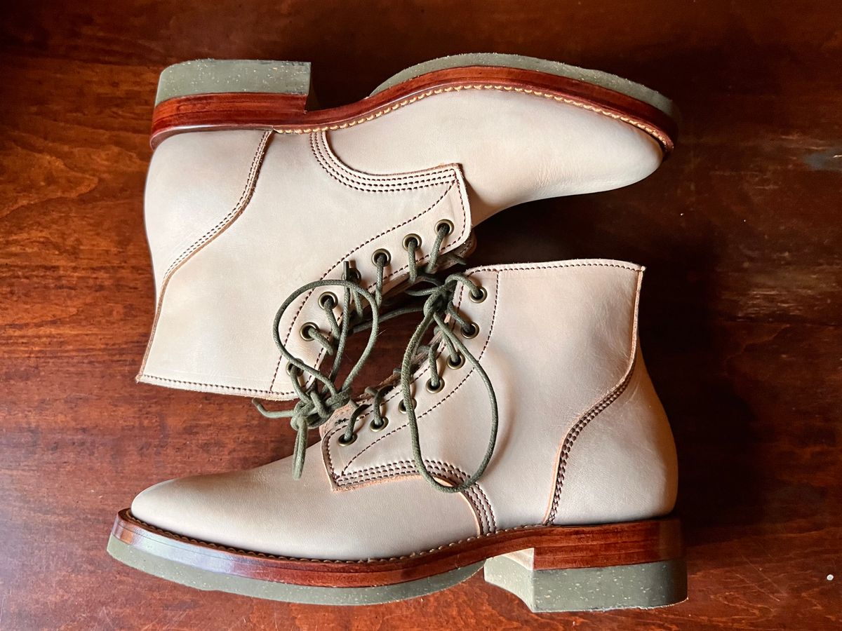 Photo by ShlomoFranklin on October 1, 2025 of the Jakkrabbits Officer Boots in Indonesian Natural Veg Tan.