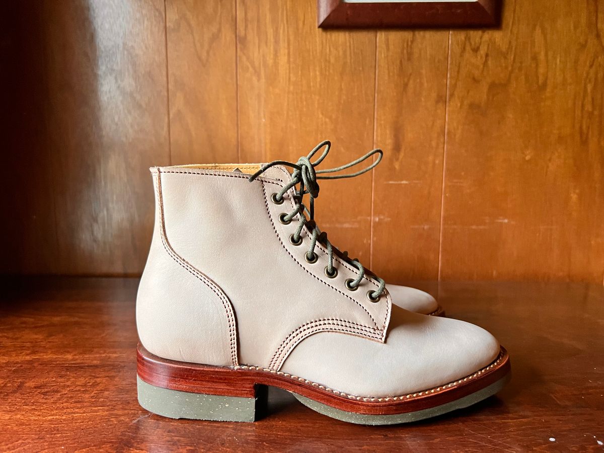 Photo by ShlomoFranklin on October 1, 2025 of the Jakkrabbits Officer Boots in Indonesian Natural Veg Tan.