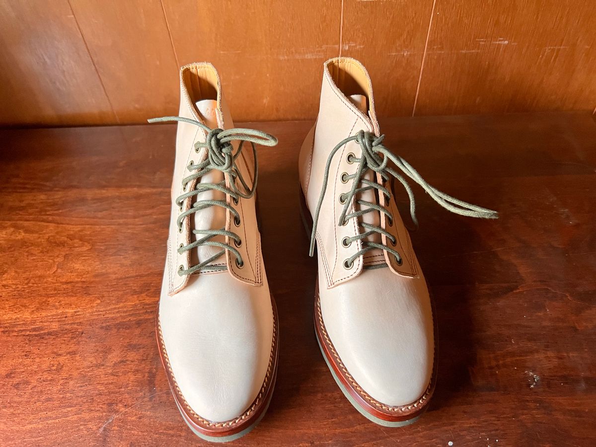 Photo by ShlomoFranklin on October 1, 2025 of the Jakkrabbits Officer Boots in Indonesian Natural Veg Tan.