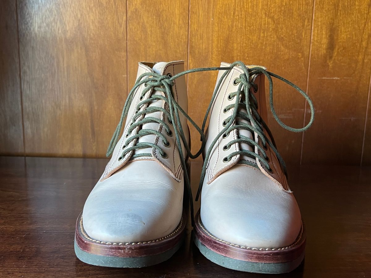 Photo by ShlomoFranklin on November 4, 2025 of the Jakkrabbits Officer Boots in Indonesian Natural Veg Tan.