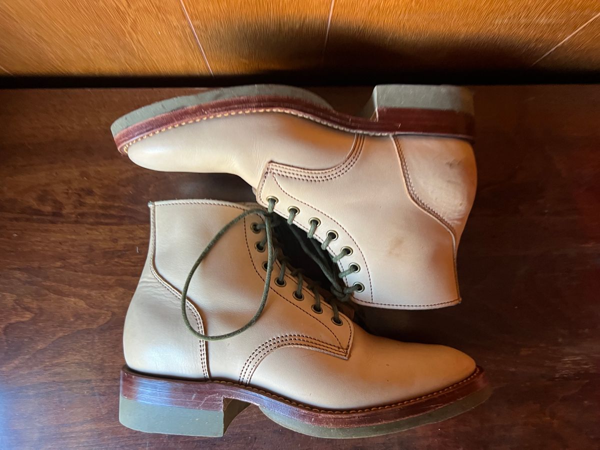 Photo by ShlomoFranklin on November 4, 2025 of the Jakkrabbits Officer Boots in Indonesian Natural Veg Tan.