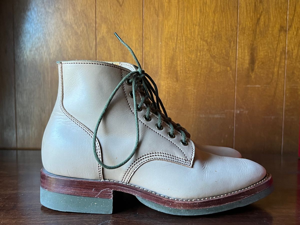Photo by ShlomoFranklin on November 4, 2025 of the Jakkrabbits Officer Boots in Indonesian Natural Veg Tan.