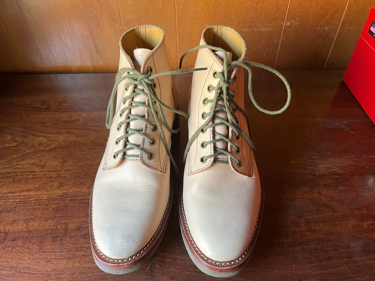 Photo by ShlomoFranklin on November 4, 2025 of the Jakkrabbits Officer Boots in Indonesian Natural Veg Tan.